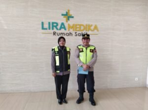 Wujud Kepedulian, Polres Purwakarta Jenguk Anggota Yang Sedang Dirawat