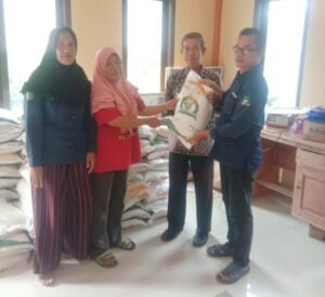 Pekon Pujiharjo Salurkan Bantuan Pangan ke 123 KPM