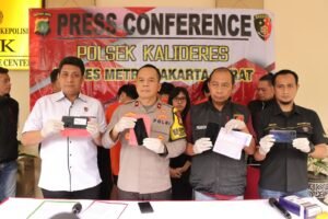 Polsek Kalideres Amankan Tiga Pelaku Pemerasan dengan Modus Kencan Fiktif di Aplikasi Mechat Polsek Kalideres Tangkap Tiga Pemuda Pelaku Pemerasan Modus Kencan Palsu di Mechat Terancam Hukuman 9 Tahun Penjara