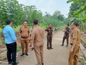Kunjungan Kajari Pringsewu Tinjau Kegiatan Padat Karya Tunai di Pekon Sinarwaya