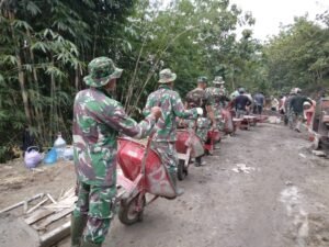 Unik & Menarik, Tertib Antrian Angkong Saat Pengecoran Tetap Rapi