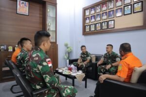 Tindaklanjuti Temuan Bangkai Pesawat di Hutan Antitipo Amyu, Satgas Yonif 122/TS Koordinasi Dengan Basarnas Provinsi Papua Dan Airnav Indonesia