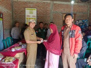 Pekon Sukabumi Kecamatan Batu Brak Kabupaten Lampung Barat Membagikan BLT-DD Tahap Pertama Kepada 26 (KPM)