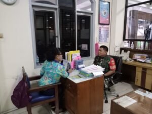 Babinsa Danukusuman dan Mitra Kerja Bahas Pendataan Kondisi Wilayah