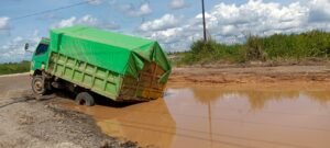 Pengerjaan Jalan Pelang-Kepuluk Berdampak Tidak Maksimal.
