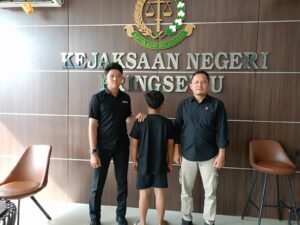 Polres Pringsewu Limpahkan Tersangka dan Barang Bukti Kasus Persetubuhan Anak Dibawah Umur Ke Kejaksaan