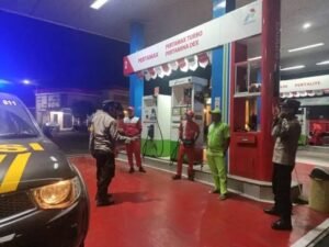 Jaga Kamtibmas Kondusif, Polsek Purwoasri Rutin Patroli Dan Interaksi Dengan Masyarakat