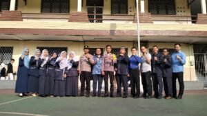 Police Goes To School, Polsek Cengkareng Ingatkan Siswa SMK PGRI 35 Akan Bahaya Tawuran, Sex Bebas, Bulying dan Narkoba Jadi Pembina Upacara, Ini Pesan Polisi Kepada Para Pelajar SMK PGRI 35 Cengkareng