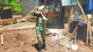 Pos Oelbinose Satgas Yonkav 6/Naga Karimata Bantu Bangun Rumah Masyarakat