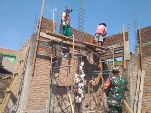 Usaha Babinsa Jalin Hubungan Dengan Warga