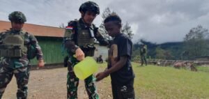 Satgas Buaya Putih Berikan Edukasi Anak Papua Cara Merawat Kebersihan Gigi
