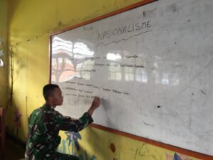 Satgas Yonif 125/SMB Ajari Lagu Nasional Pada Pelajar di Papua