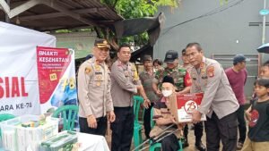 Polres Metro Tangerang Kota Adakan Giat Bhakti Sosial Dalam Rangka HUT Bhayangkara Ke 78 Di Kelurahan Tajur Ciledug Kota Tangerang