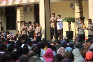 Momentum Hari Bhayangkara Ke-78 dan Idul Adha 10 Dzulhijjah, Polres Kediri Kota Bagikan 1000 Paket Sembako