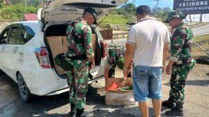 Jaga Kondusifitas Perbatasan, Satgas Pamtas RI-Mly Yonkav 12 Gelar Sweeping