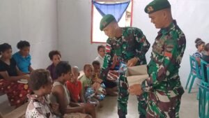 Senyum Anak Papua Bersama TNI, Satgas Yonif 125/SMB Bagikan Gula-Gula Usai Ibadah Bersama