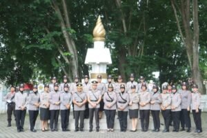 Sambut Hari Bhayangkara Ke-78 Wakapolres Langkat Pimpin Upacara Ziarah Makam Pahlawan