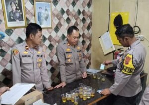 Kapolsek Rumbia Test Urine Personelnya Secara Dadakan, Antisipasi Penyalahgunaan Narkoba