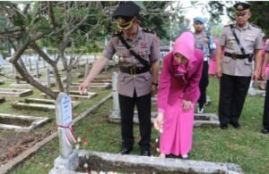 Jelang HUT Bhayangkara Ke-78, Polres Purwakarta Gelar Ziarah Makam Pahlawan