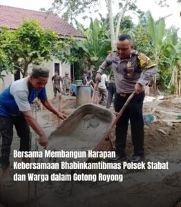 Bhabinkamtibmas Polsek Stabat Dan Babinsa Paya Mabar Gotong Royong Bangun Rumah Warga