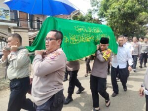Wujud Kepedulian Terhadap Anggota, Wakapolres Purwakarta Takziah Ke Kedalam Almarhum Aiptu H.Ansori
