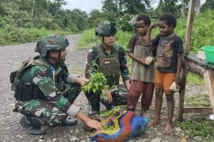 THE  Habema Distributed Free Food, Yauria Residents Cheerful