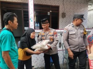 Penuh Empati Dan Simpatik Kapolsek Pesantren Terhadap Keluarga Korban di Kelurahan Pakunden