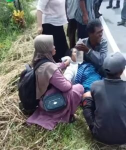 Truck Bermuatan Semen Milik PT. Mega Kokoh Gemilang Ketapang Tabrak Pengendara Motor satu Korban Tewas.