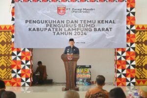 Pj Bupati Lampung Barat Drs. Nukman M.M mengukuhkan Pengurus Badan Usaha Milik Daerah (BUMD) Lampung Barat PT. Pesagi Mandiri.