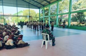 Peraturan Baris Berbaris Oleh Babinsa Mewarnai MPLS Di Gandusari