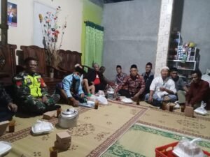 Dekat Dengan Rakyat, Babinsa Simo Hadiri Hajatan Warga