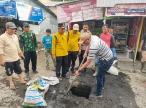 Giat Bersama Gotong Royong Membersihkan Gorong Gorong di Kantor Wali Nagari Salimpaung