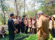 Perhutani Bersama Pramuka Saka Wanabakti Saat Giat Praktek Persemaian di Petak 24f RPH Banyuurip KPH Randublatung