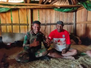 Satgas TNI Bantu Sembako Dan Yankes Disambut Gembira Warga Agiyome