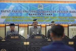 Bupati Pesisir Barat Menghadiri Rapat Paripurna Agenda Jawaban Pemerintah Atas Pandangan Umum Fraksi – Fraksi Terhadap Ranperda APBD Tahun 2024