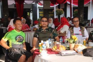 Kapolres Purwakarta Ikuti Gowes Sehat Santai Sinegritas Tiga Pilar dalam rangka memeriahkan HUT kemerdekaan RI ke-79.