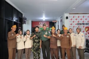 Personel Babinminvetcaddam XII/Tpr Ikuti Donor Darah Dalam Rangka HUT Veteran Nasional