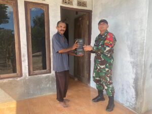 Pos Inbate Satgas Yonkav 6/Naga Karimata Berikan Bahan Sargal Kepada Masyarakat