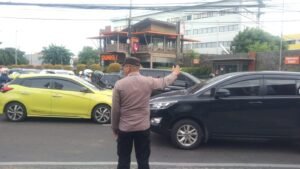 Polsubsektor Metro Permata Polsek Ciledug Berikan Pelayanan Pagi hari dengan humanis
