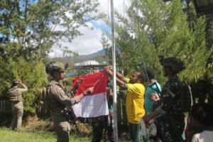 Habema Bersama Masyarakat Kibarkan Merah Putih di Rumah – Rumah  Warga Kago