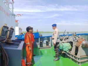 Pastikan Perairan Langkat Kondusif, Personil Sat Polairud Polres Langkat Patroli Dialogis