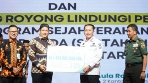 Pj Bupati Langkat Terima Penghargaan Apresiasi Dari BPJS Ketenagakerjaan Provsu