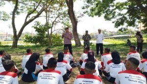 Kapolsek Plosoklaten Cek Kesiapan dan Beri Motivasi Paskibraka Upacara HUT RI