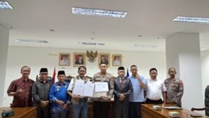 Bupati Pesisir Barat Serah Terima Bangunan Aula Polres Pesisir Barat Dan Sekaligus Penandatanganan Nota Perjanjian Hibah Daerah