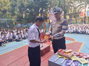 Satlantas Polres Metro Jakarta Barat Ajak Siswa SMPN 130 Disiplin Berlalu Lintas, Cegah Bullying dan Tolak Narkoba