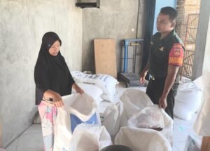 Datangi Distributor Babinsa Cek Ketersediaan Pupuk