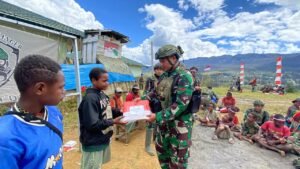 Competitions And Lunch Together Between Habema Soldiers And Ilambet Residents To Commemorate The Indonesian 79TH Independence Day