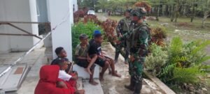 Warga Kokamu Sambut Hangat Komsos Marinir Habema