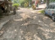 Warga Meminta Kepada Pemerintah Kabupaten Bandung Barat Tolong di Perhatikan Jalan Rusak