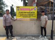 Bhabinkamtibmas Polres Pringsewu Pasang Banner Kamtibmas, Imbau Warga Waspada Curanmor